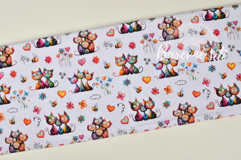 Úplet, Barevné kočičky ve skupinkách na bílé (E)