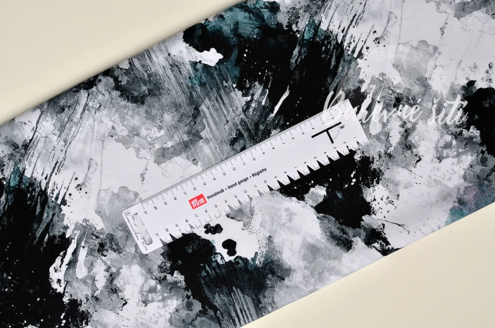 Úplet, Černobílošedá (E)