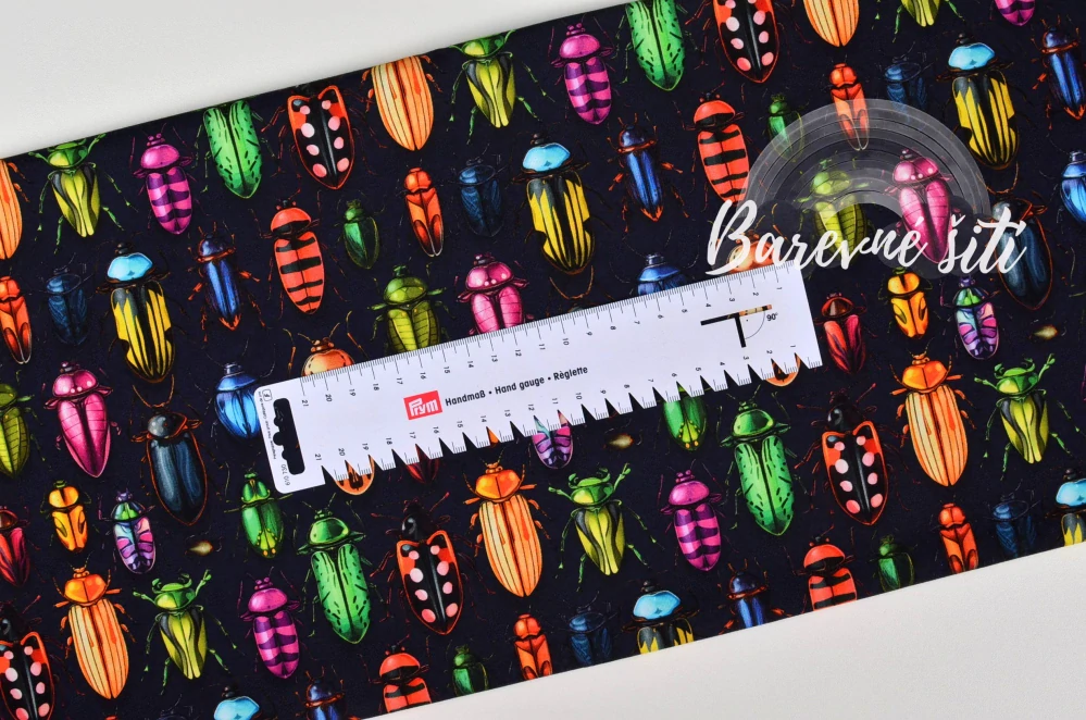 Úplet, Barevní brouci na tmavé (E)