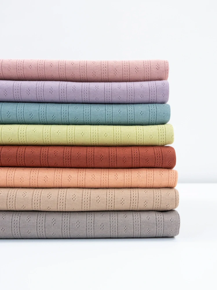 Ajour, úplet s dírkami Korálová (E) 0,70m/ks