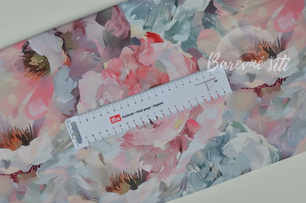 Viskozový úplet, Růžovobílé tempera květy (E) 0,98m/ks