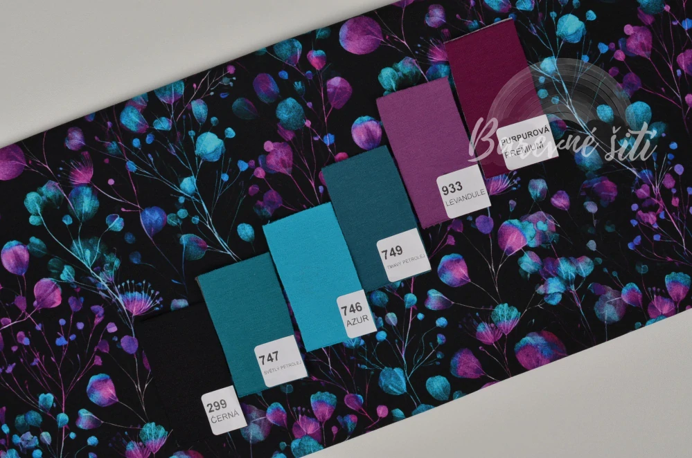 Teplákovina, Tyrkysovofialové listy eukalyptu na černé (E)