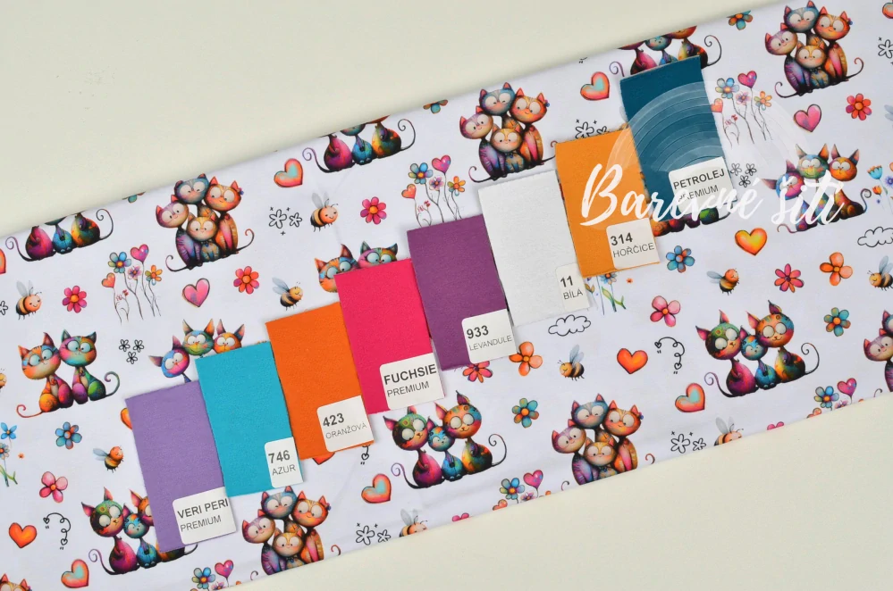 Úplet, Barevné kočičky ve skupinkách na bílé (E)