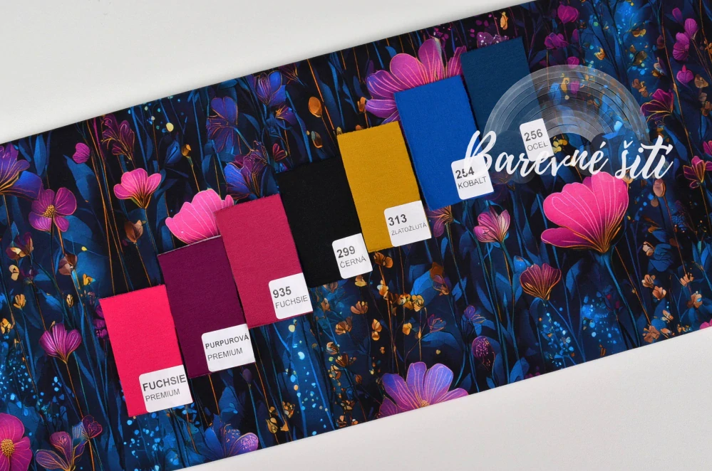 Teplákovina, Růžové kvítky, dlouhé stonky, modré pozadí (E) z 4,60m