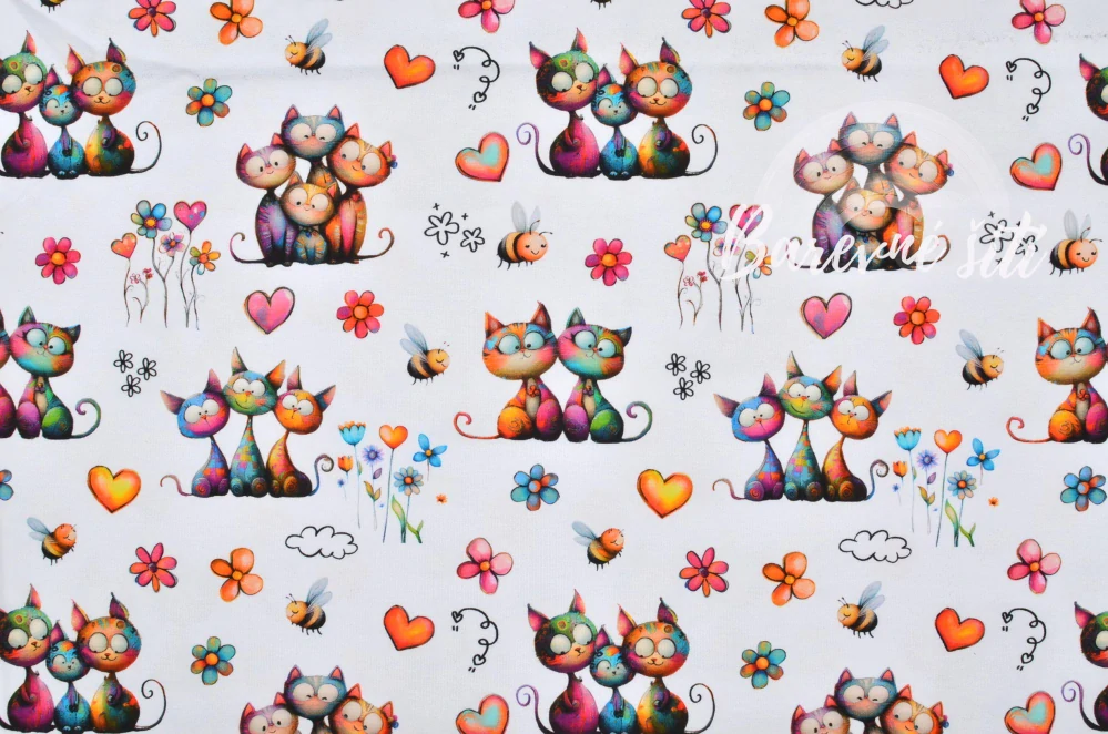 Úplet, Barevné kočičky ve skupinkách na bílé (E)