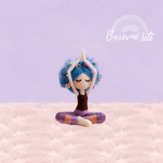 Úplet, Jogínka, panel (E)